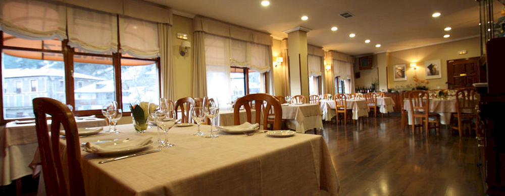 Hostal Restaurante Mendez Villafranca Del Bierzo Exteriör bild